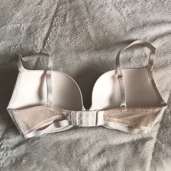 Victoria’s Secret very sexy lace push up bra - Picture 2 of 3